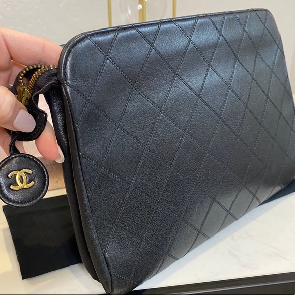 SOLD ✘ ᴄʜᴀɴᴇʟ ʟᴀʀɢᴇ ϙᴜɪʟᴛᴇᴅ ʟᴀᴍʙsᴋɪɴ ᴄᴄ ᴄʟᴜᴛᴄʜ ʙᴀɢ - Picture 5 of 8